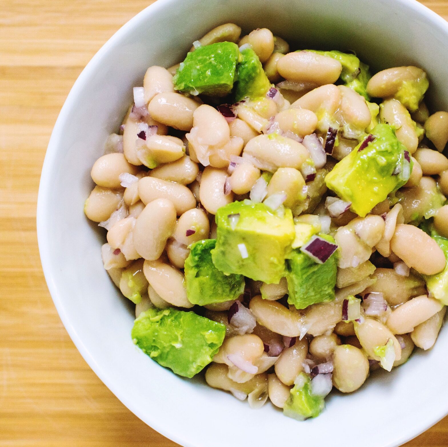 salata-avocado-fasole-alba